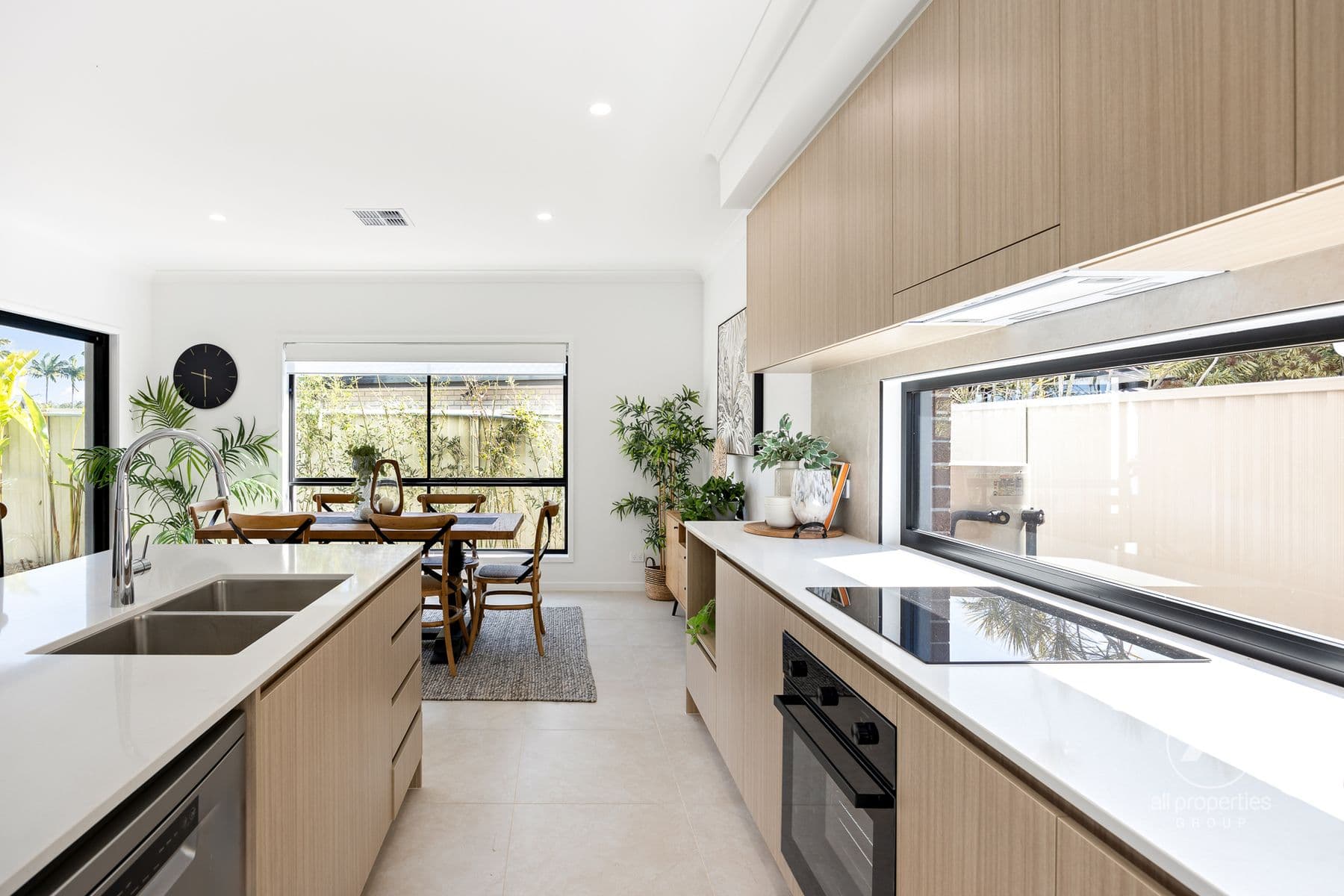 6 Burrinjuck Drive, Coombabah QLD 4216, Coombabah - Thumbnail 2