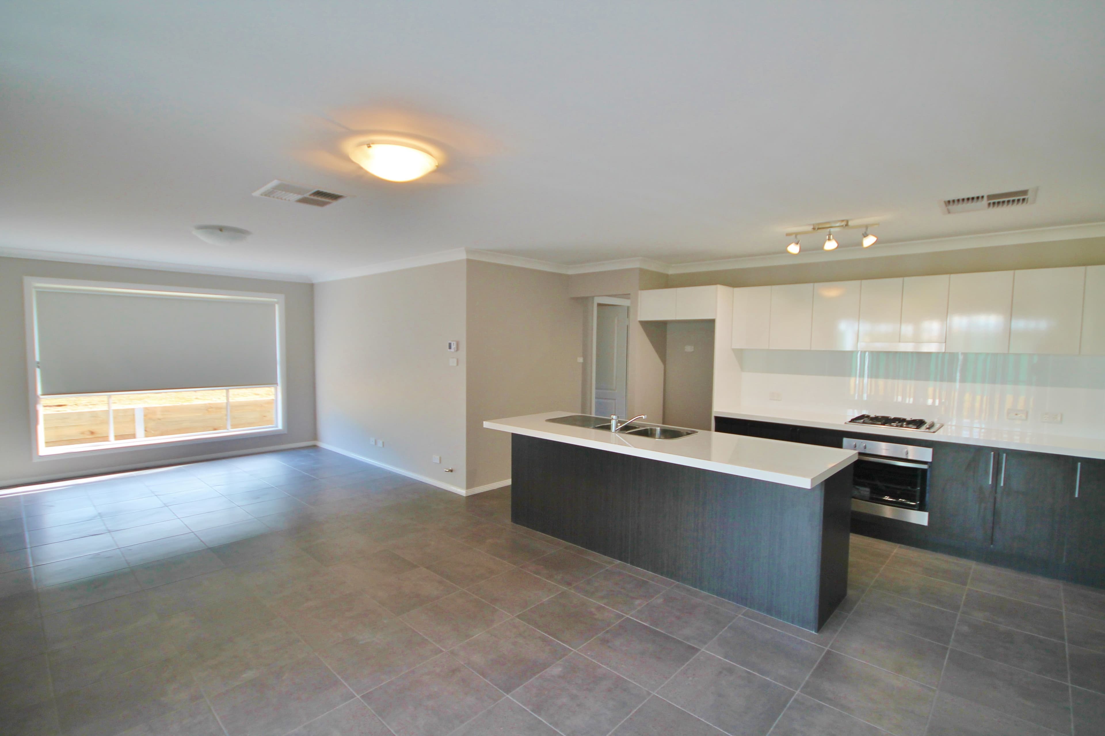 8 Molloy Place, Young - Thumbnail 2