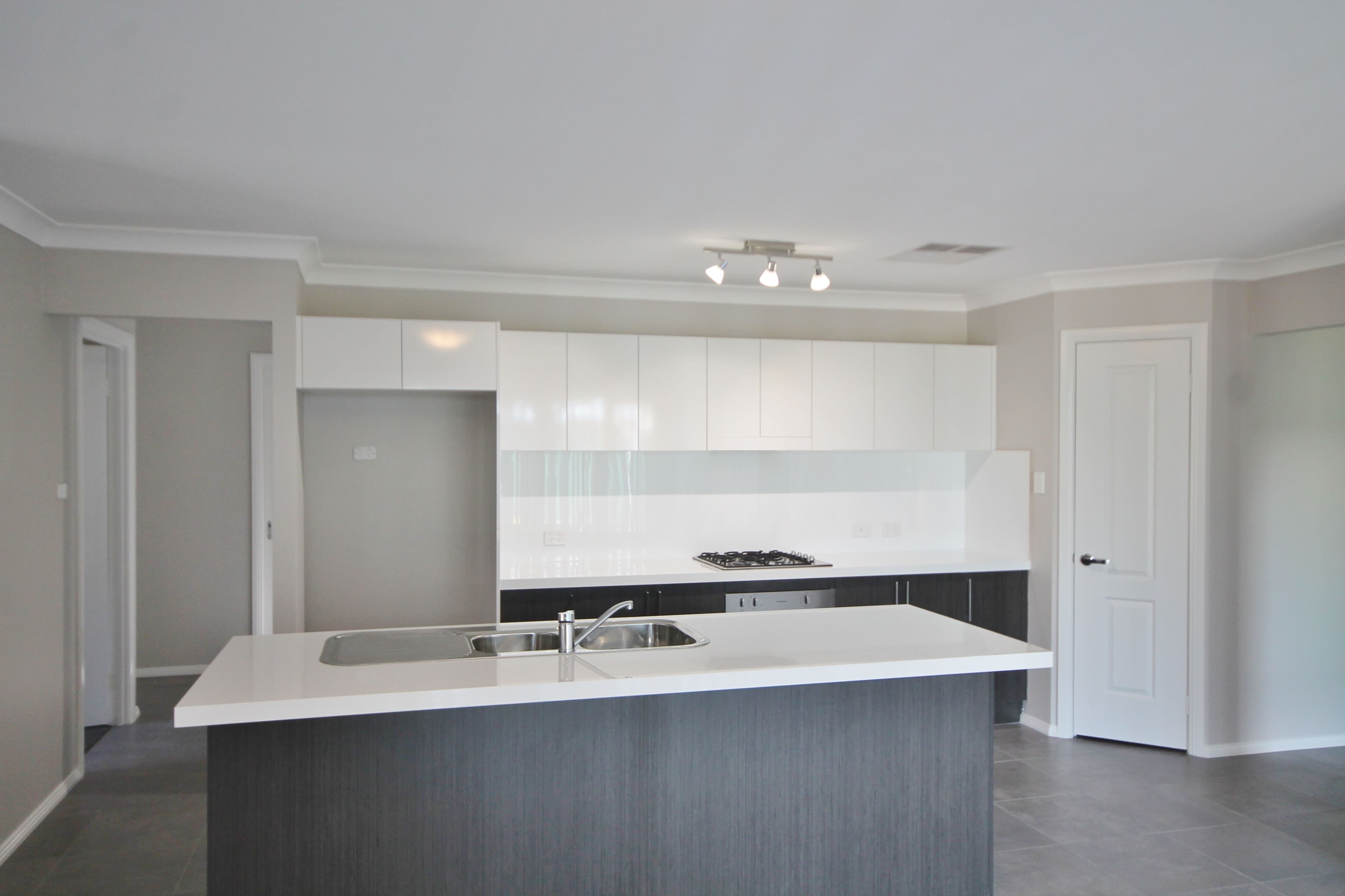 8 Molloy Place, Young - Thumbnail 3