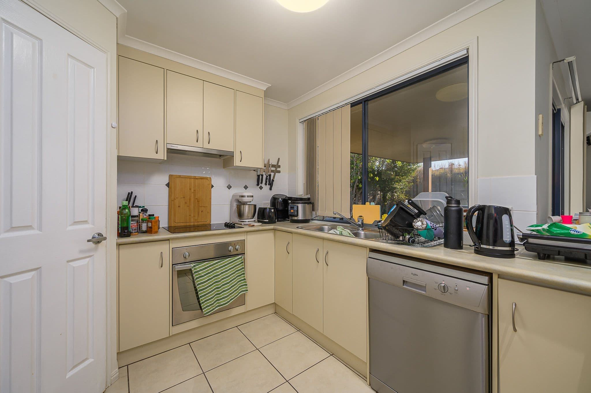 16 Bridgeman Place, New Auckland QLD 4680, New Auckland - Thumbnail 4