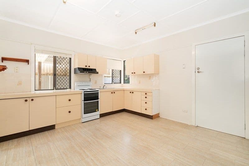 19 Yaralla Street, Chermside QLD 4032, Chermside - Thumbnail 2