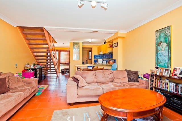 17 Aquila Court, MERMAID WATERS QLD 4218, Mermaid Waters - Thumbnail 4