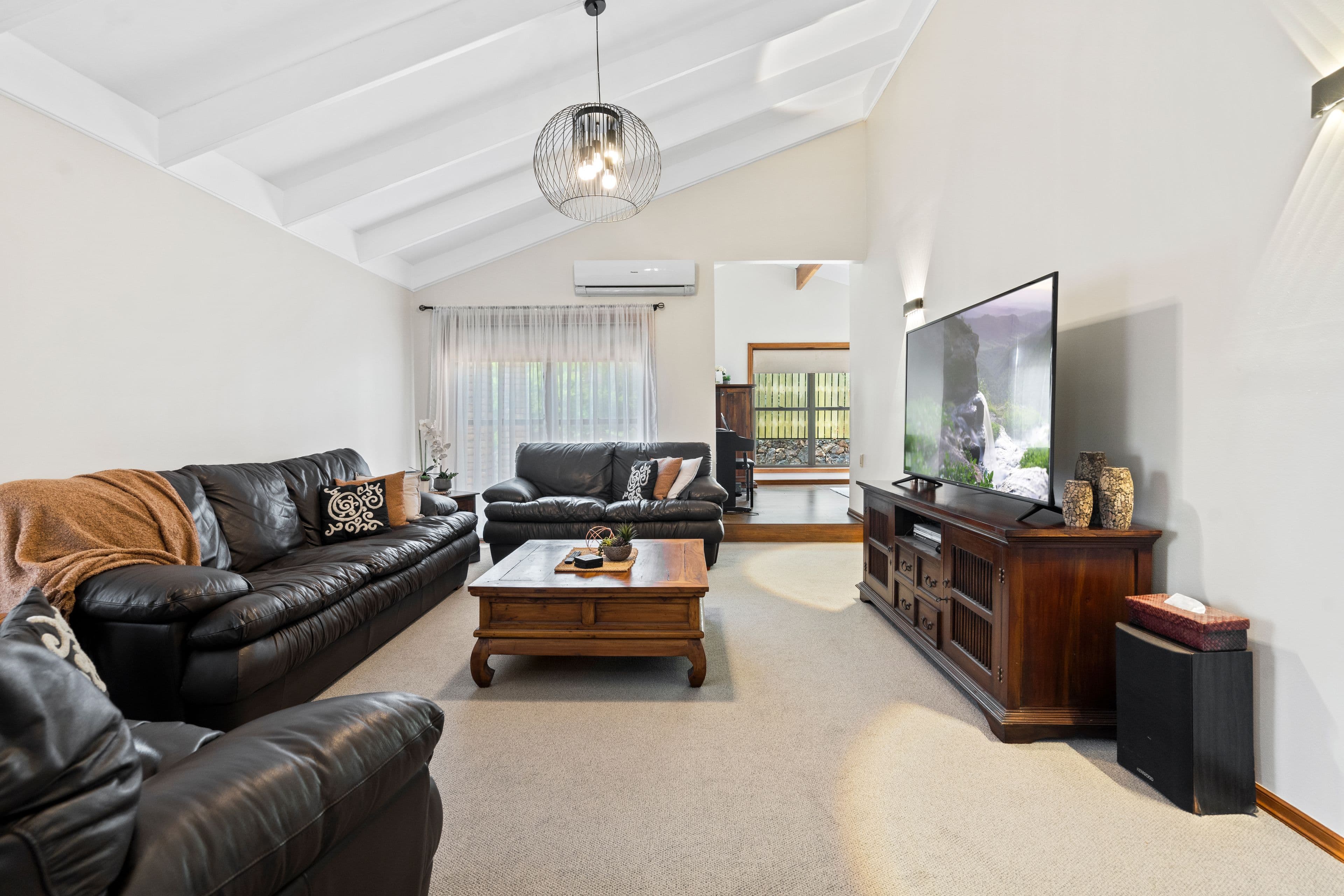 1 Marydale Court, Carindale QLD 4152, Carindale - Thumbnail 2