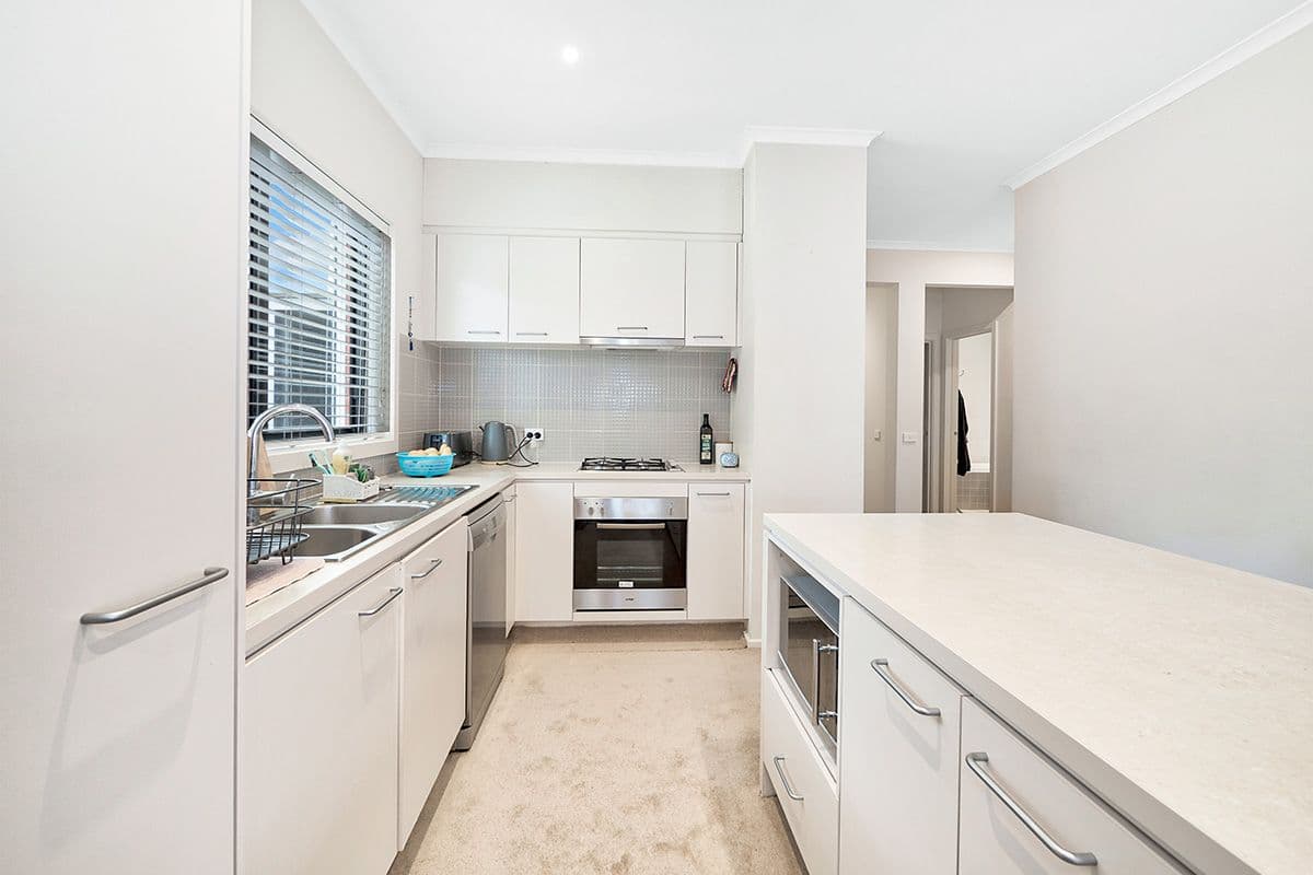 102 Springhill Drive, Cranbourne VIC 3977, Cranbourne - Thumbnail 3