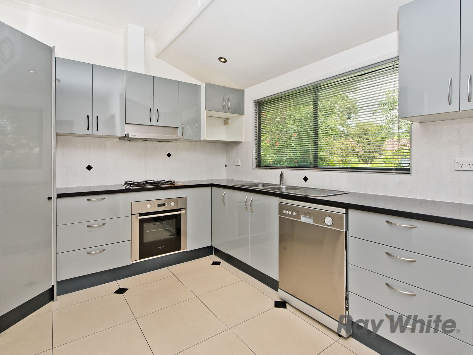 10 Kanangra Street, Stafford QLD 4053, Stafford - Thumbnail 5