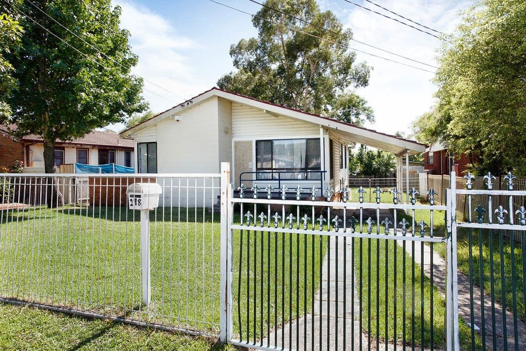 298 Luxford Road, Lethbridge Park - Image 1