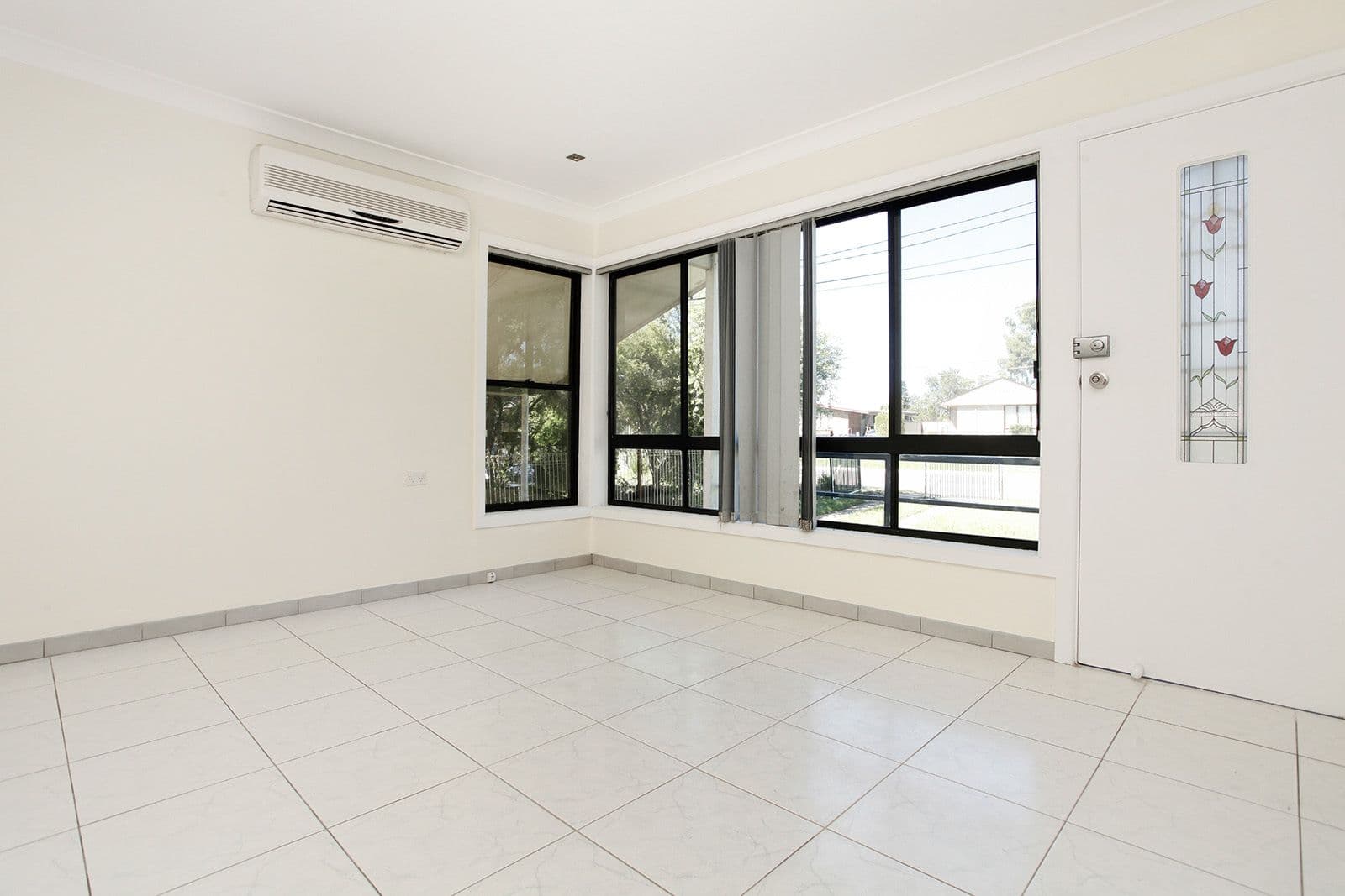 298 Luxford Road, Lethbridge Park - Thumbnail 2