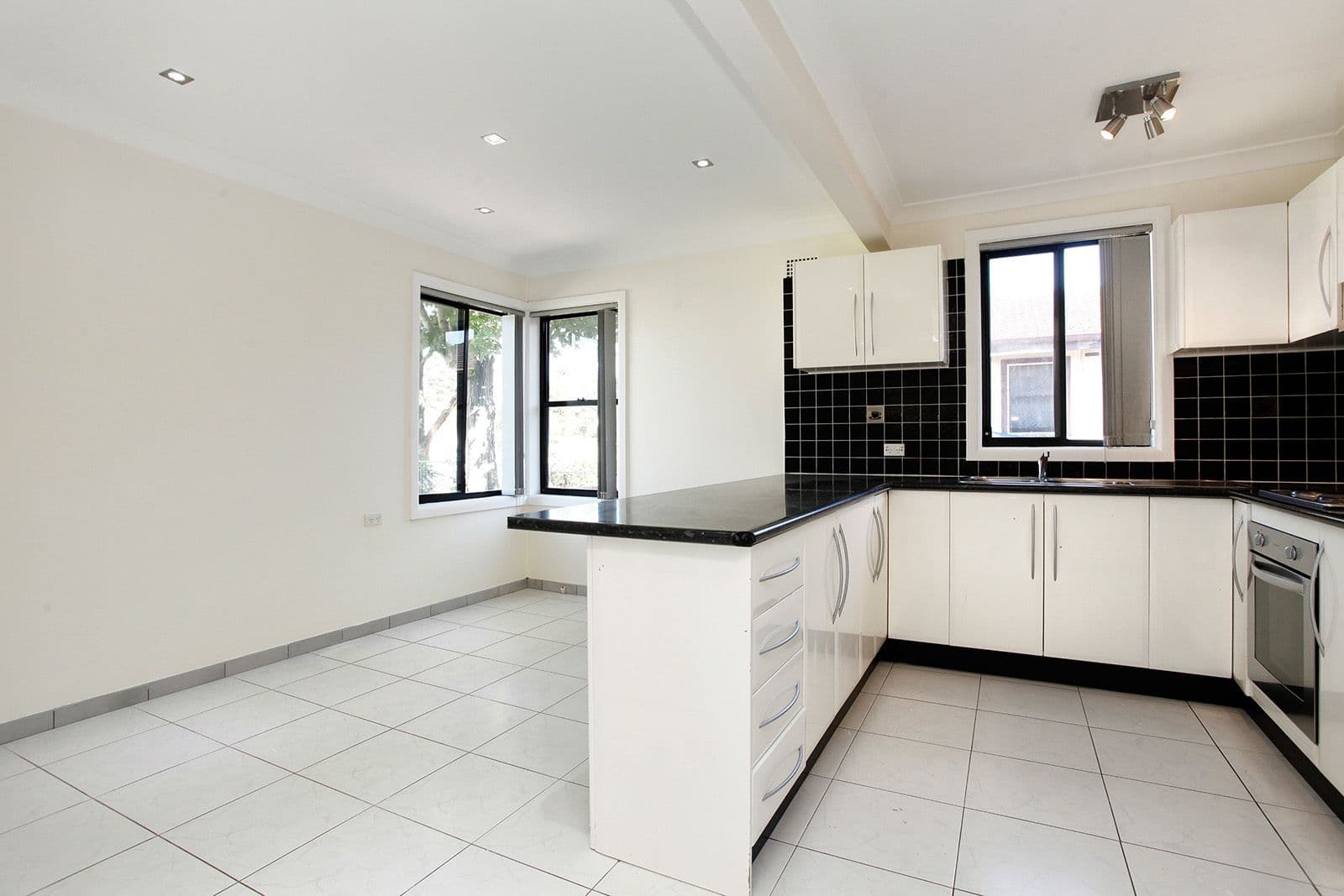 298 Luxford Road, Lethbridge Park - Thumbnail 3