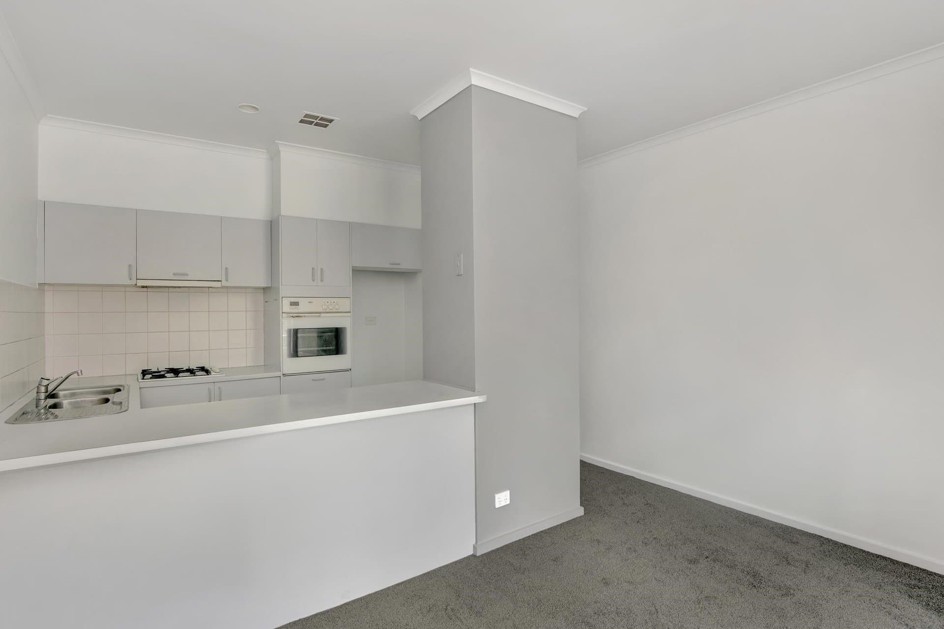 9/2A Cameron Road, Essendon - Thumbnail 3