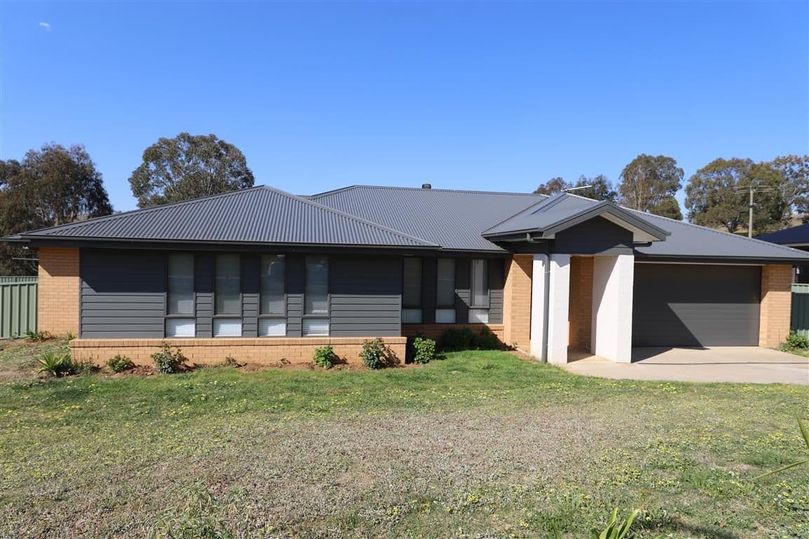 7 Banjo Paterson Place, Gundagai - Image 1