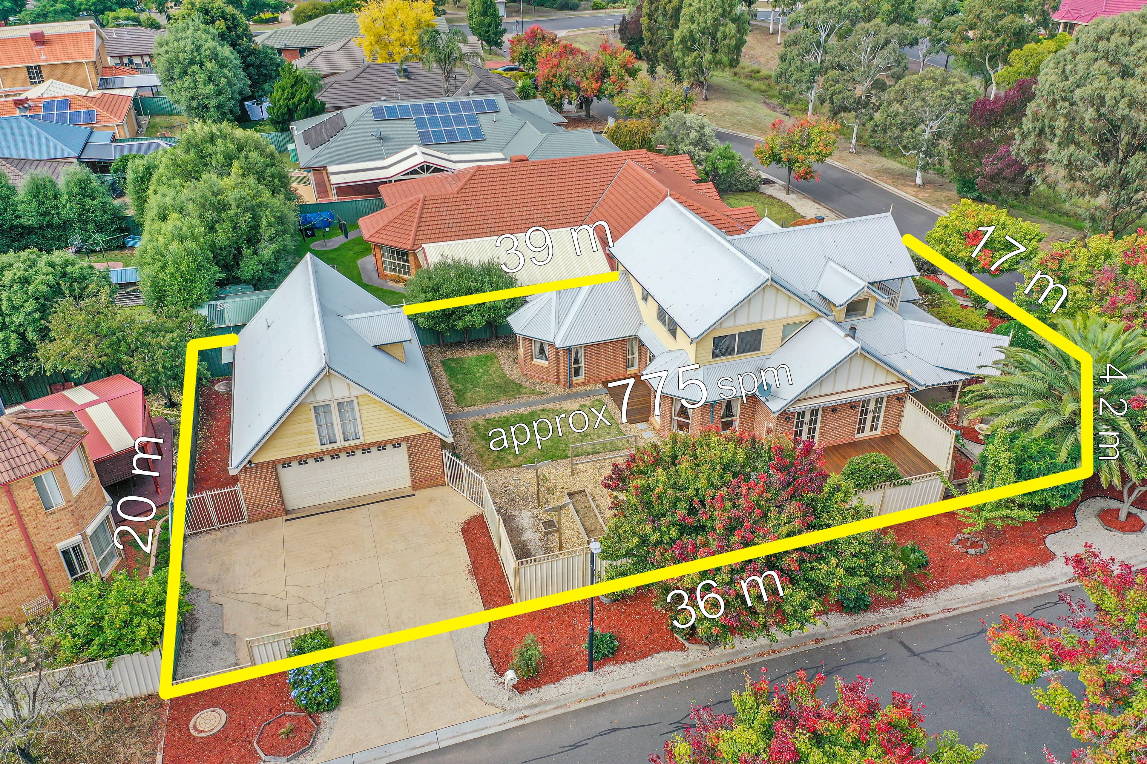 12 Northampton Crescent, Caroline Springs VIC 3023, Caroline Springs - Thumbnail 2