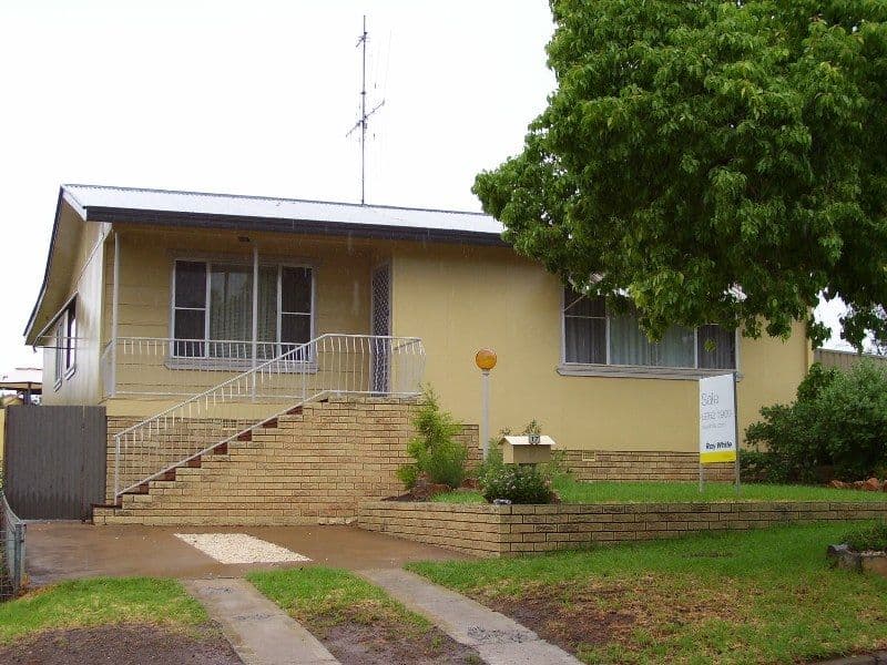 17 Park Street, PARKES NSW 2870, Parkes - Image 1