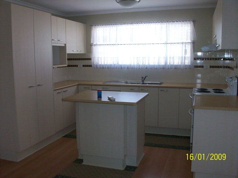 17 Park Street, PARKES NSW 2870, Parkes - Thumbnail 2
