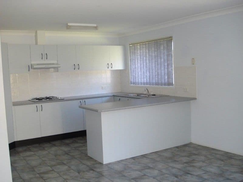 21 Barrington Crescent, HOLSWORTHY NSW 2173, Holsworthy - Thumbnail 4