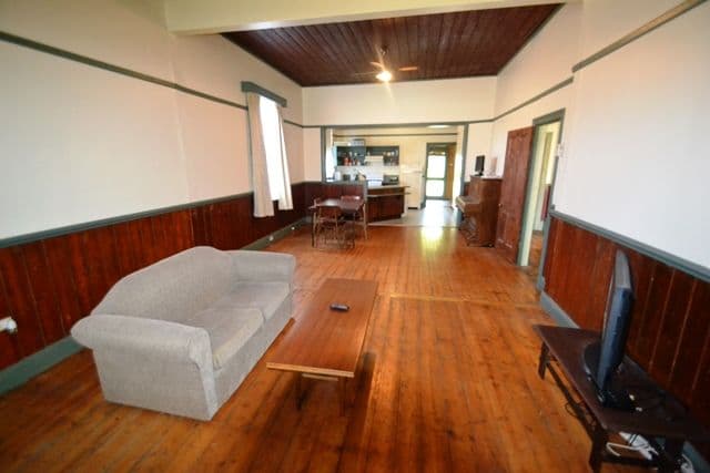 66 Anzac Avenue, SEYMOUR VIC 3660, Seymour - Thumbnail 3