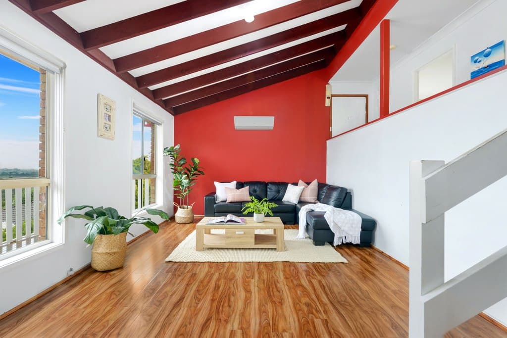 33 Pennant Crescent, Berkeley - Thumbnail 2