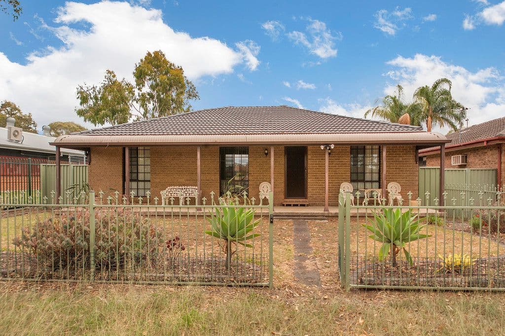 7 kemmel Close, BOSSLEY PARK NSW 2176, Bossley Park - Image 1