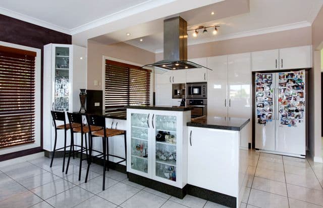 50 Montevideo Drive, CLEAR ISLAND WATERS QLD 4226, Clear Island Waters - Thumbnail 5