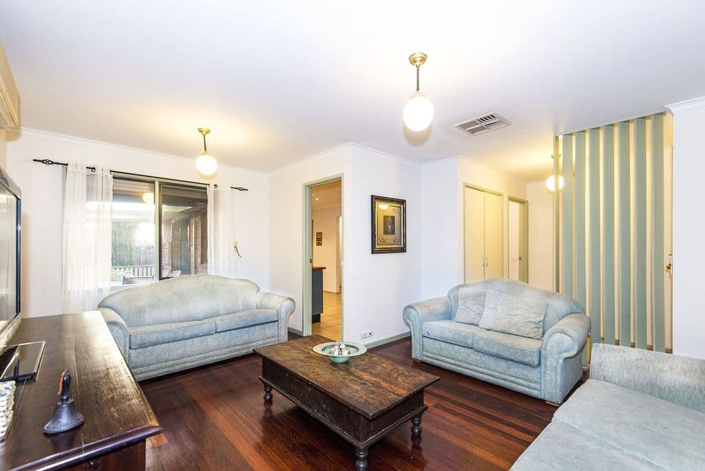 15 Wenden Road, Mill Park VIC 3082, Mill Park - Thumbnail 3