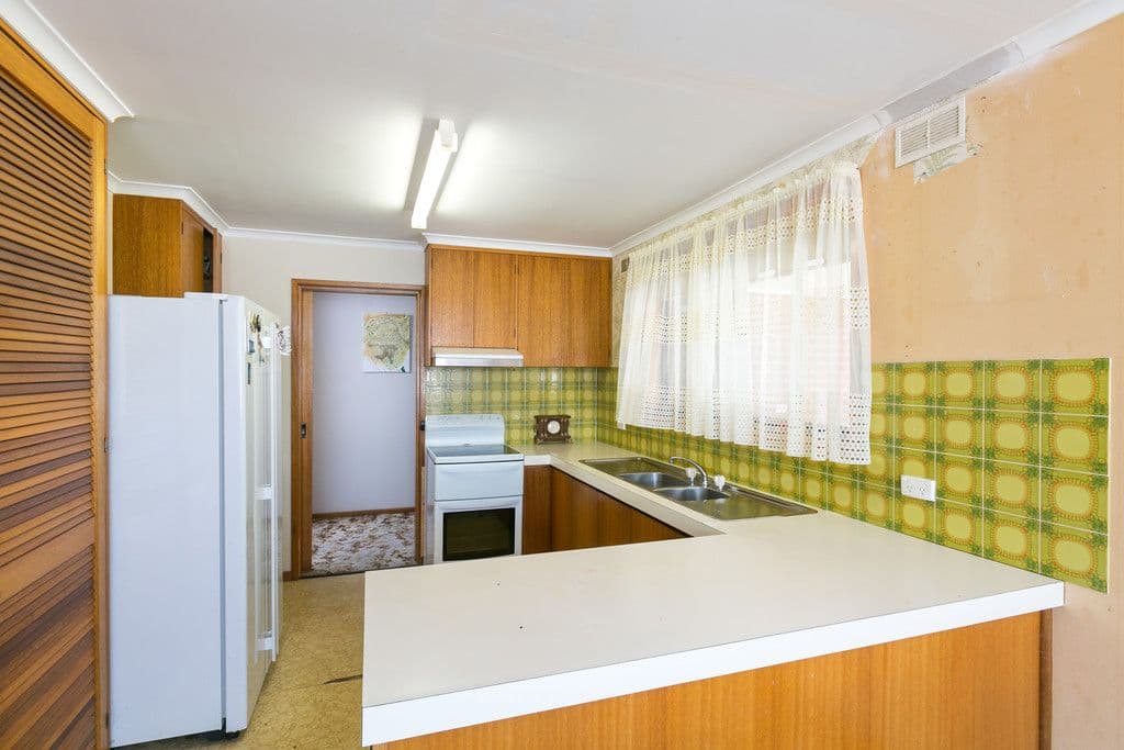 4 Bunter Court, Leeming WA 6149, Leeming - Thumbnail 2