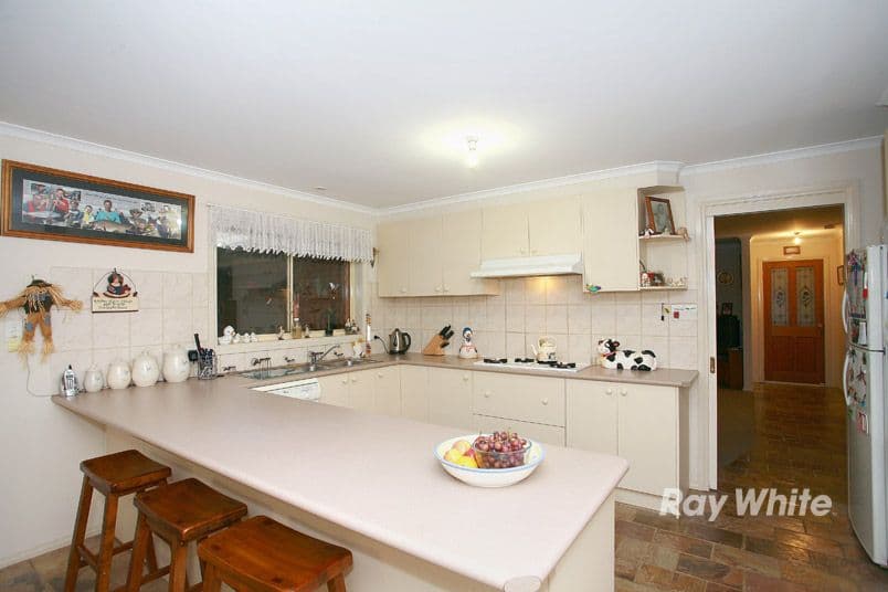 145 Lawless Drive, CRANBOURNE NORTH VIC 3977, Cranbourne North - Thumbnail 2