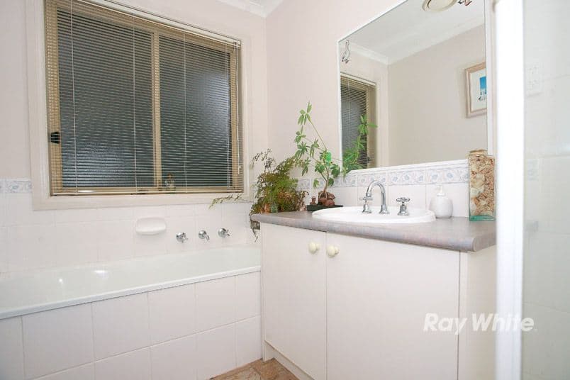 145 Lawless Drive, CRANBOURNE NORTH VIC 3977, Cranbourne North - Thumbnail 5