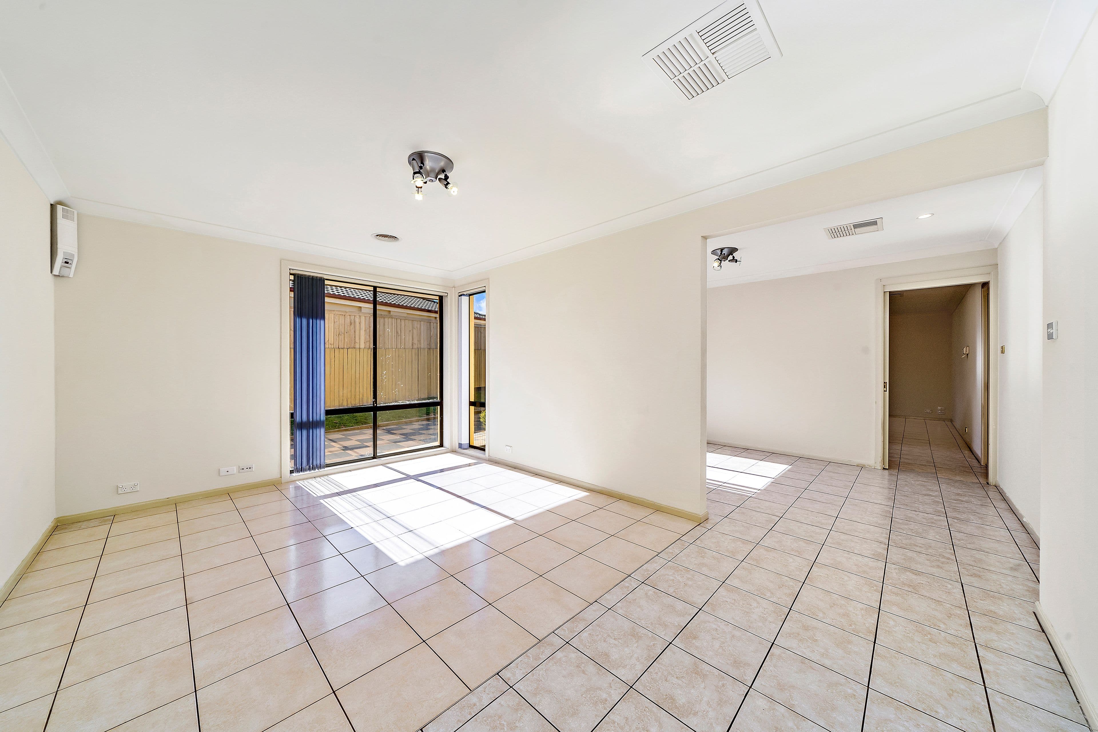 21 Tarrant Crescent, Dunlop ACT 2615, Dunlop - Thumbnail 2
