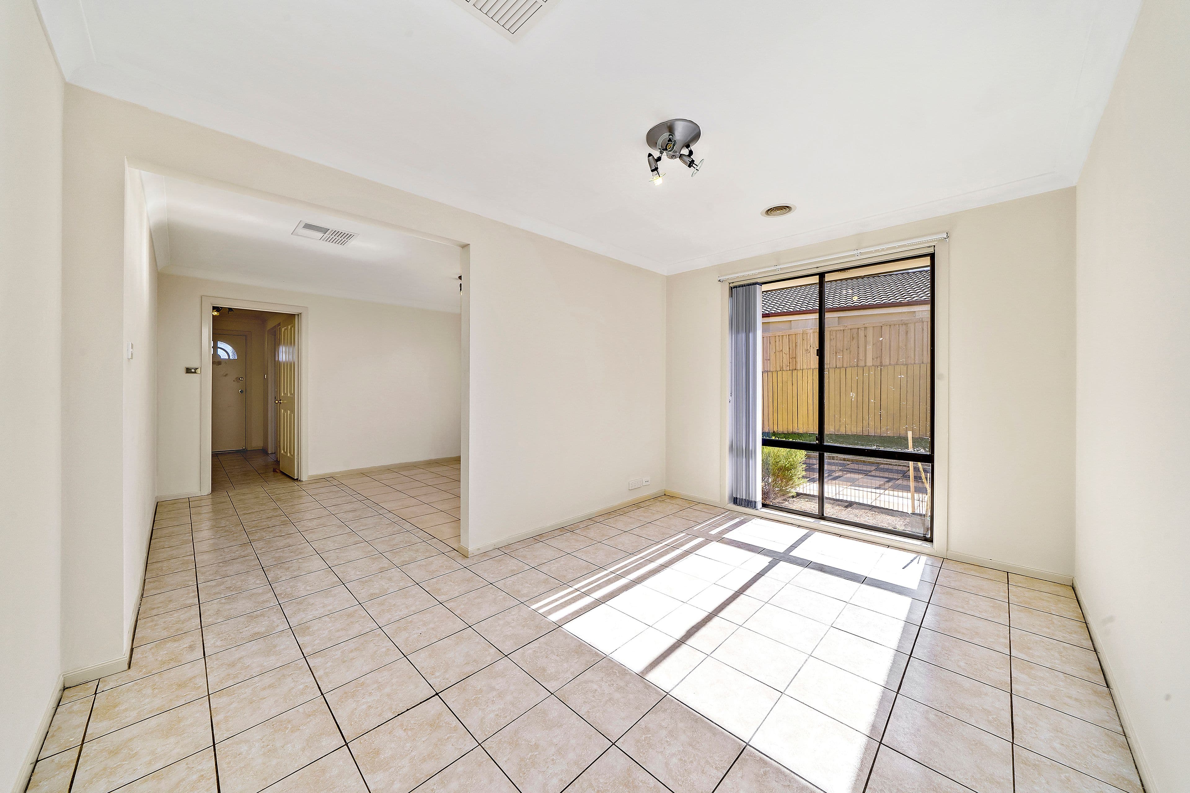 21 Tarrant Crescent, Dunlop ACT 2615, Dunlop - Thumbnail 3