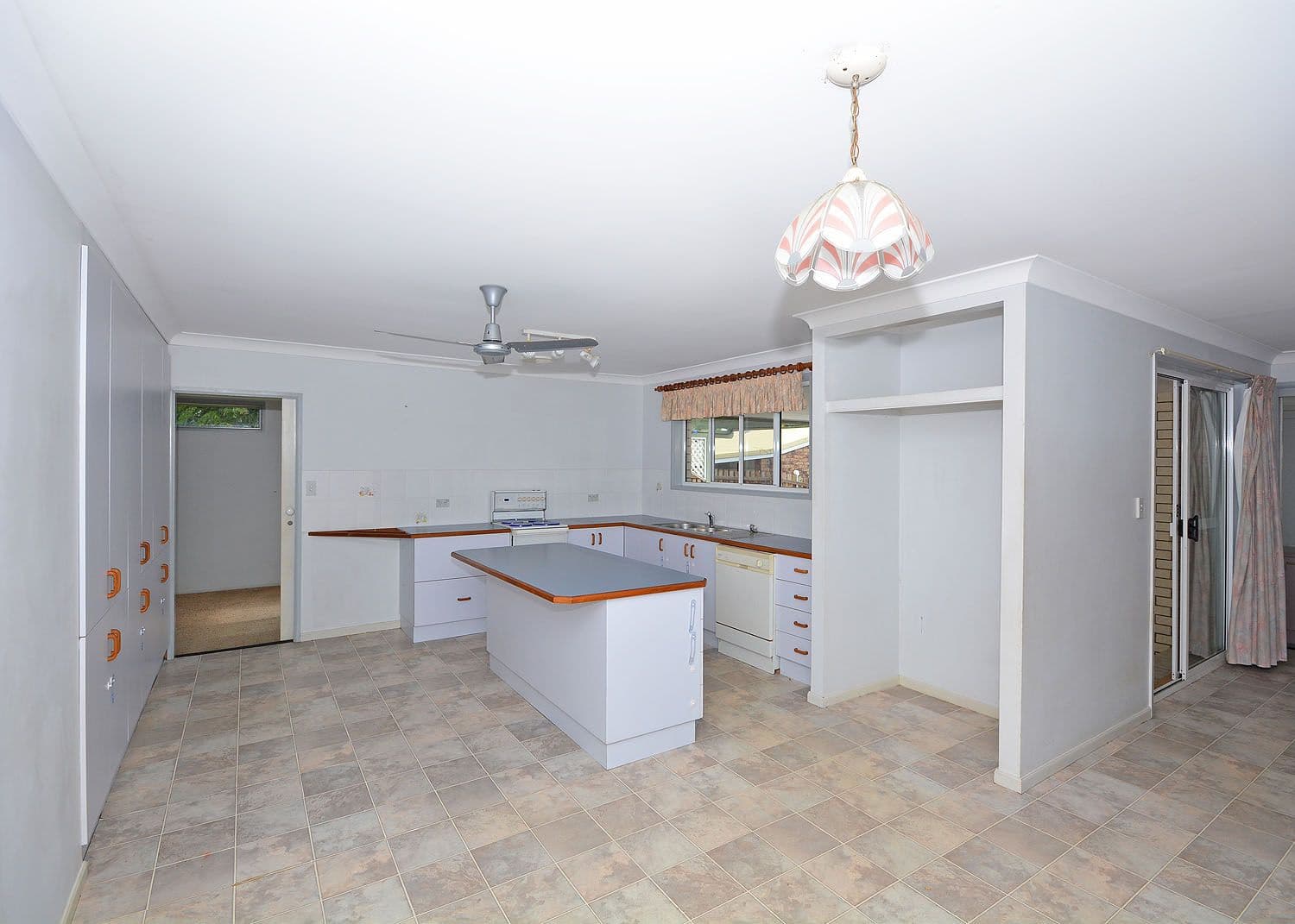 4 Diana Place, Urangan QLD 4655, Urangan - Thumbnail 3