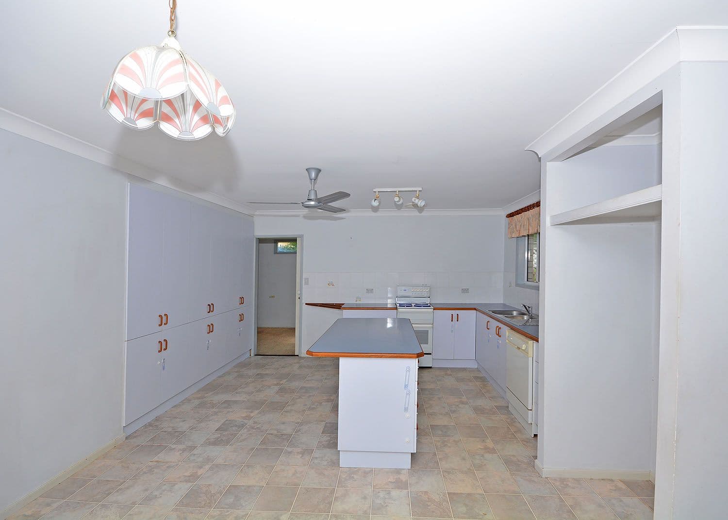 4 Diana Place, Urangan QLD 4655, Urangan - Thumbnail 4
