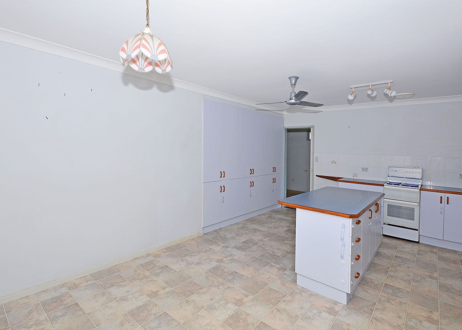 4 Diana Place, Urangan QLD 4655, Urangan - Thumbnail 5