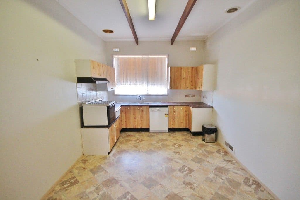71 Lachlan Street, Young NSW 2594, Young - Thumbnail 3