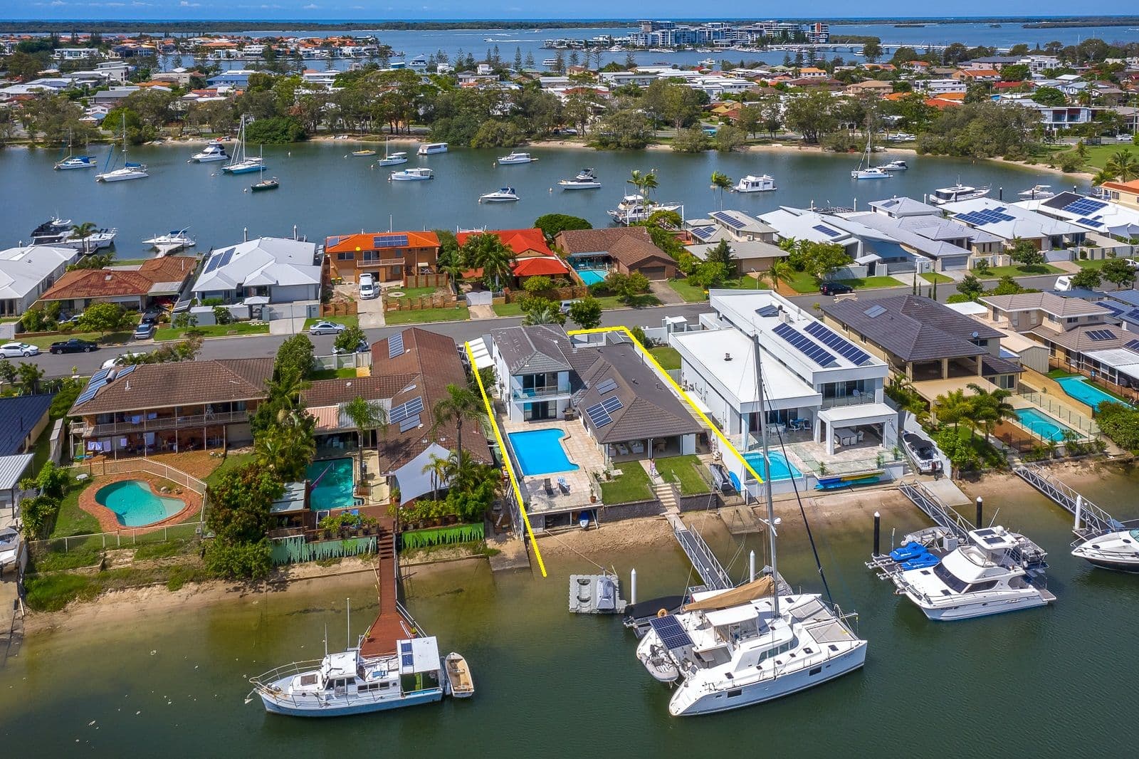 30 Lindsay Parade, Paradise Point QLD 4216, Paradise Point - Thumbnail 2