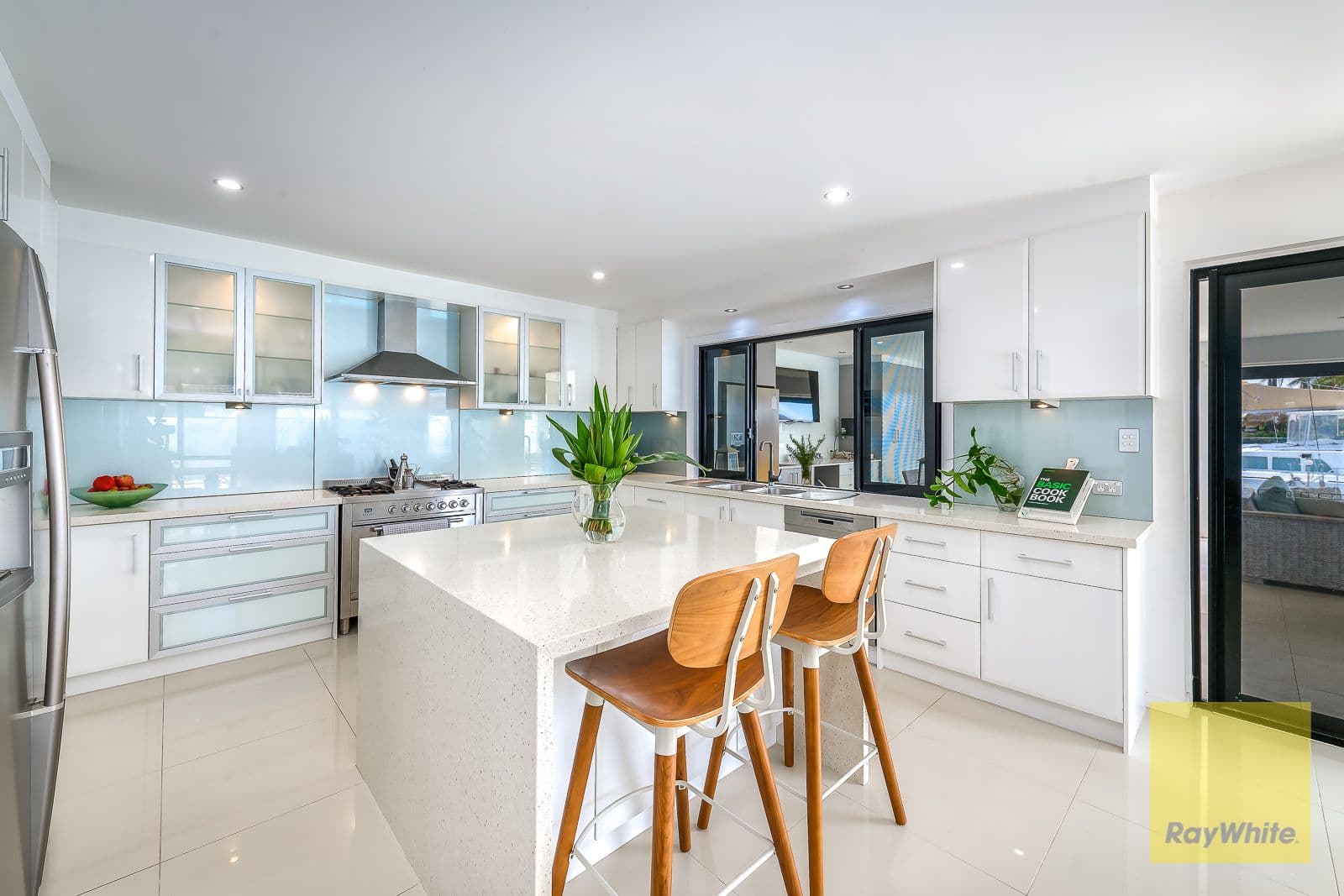 30 Lindsay Parade, Paradise Point QLD 4216, Paradise Point - Thumbnail 6