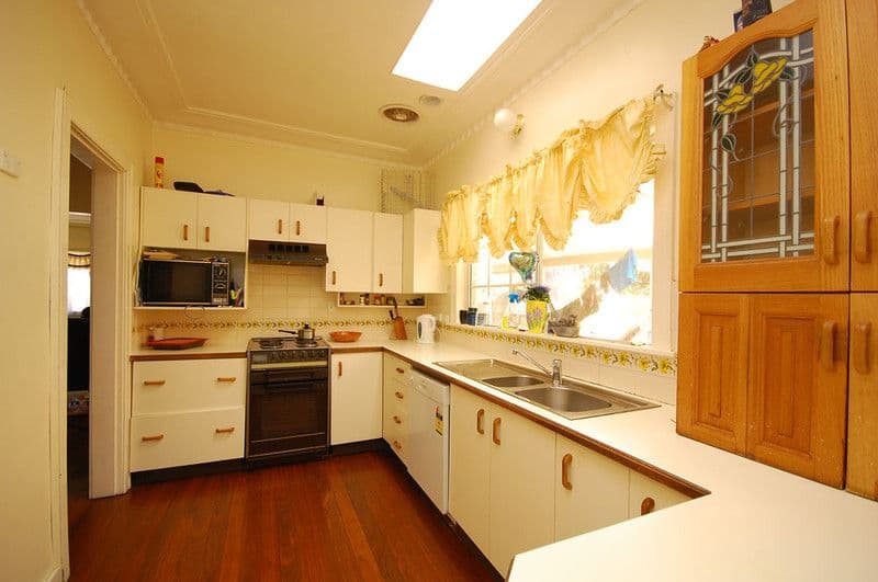 19 Sydney Avenue, CAMP HILL QLD 4152, Camp Hill - Thumbnail 4