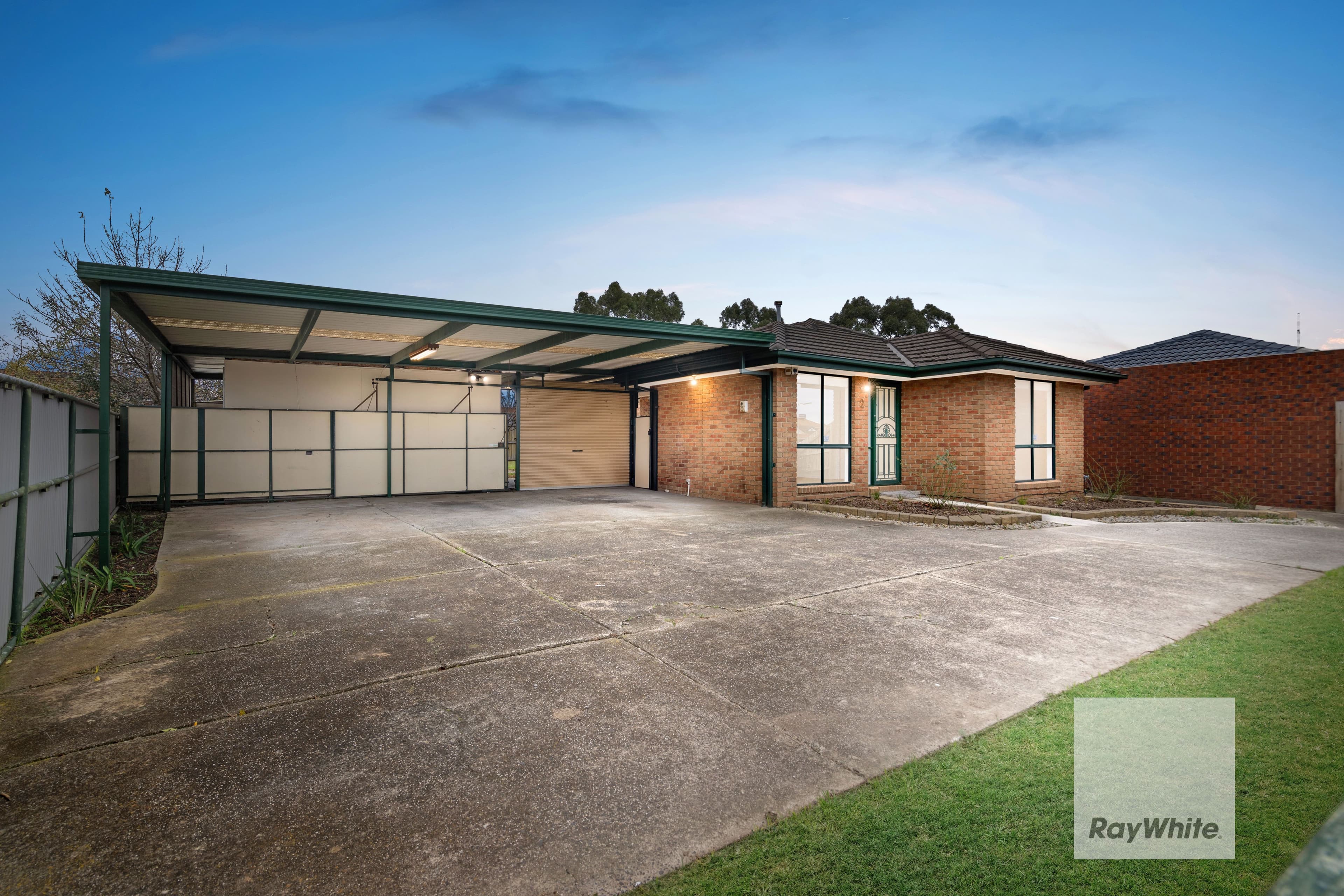2 Themeda Court, Delahey VIC 3037, Delahey - Thumbnail 3