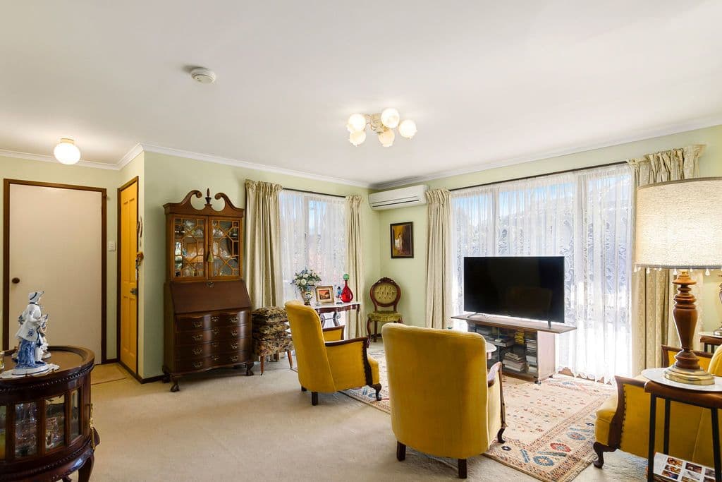 215 Dandelion Drive, Rowville VIC 3178, Rowville - Thumbnail 2