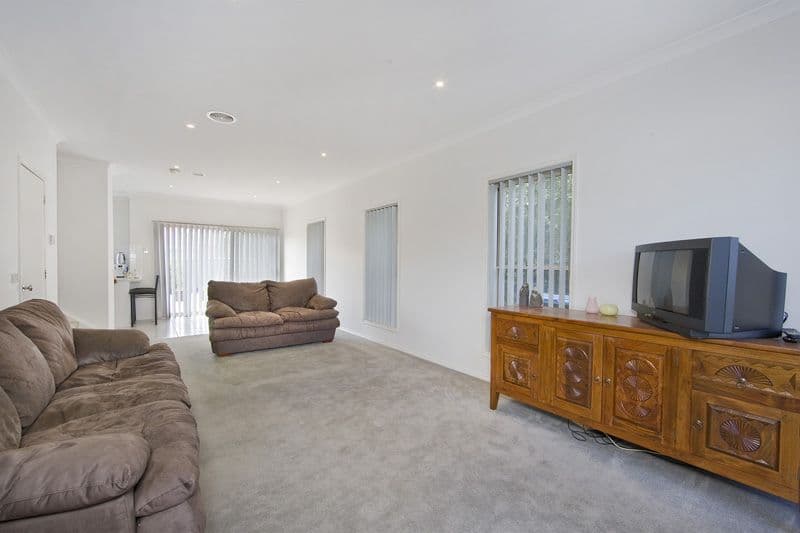  14 Mickelton Grove, POINT COOK VIC 3030, Point Cook - Thumbnail 5