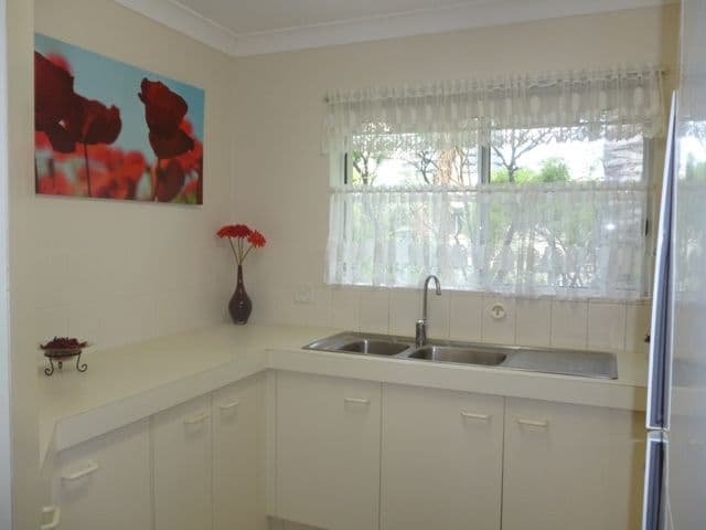 7 Paradise Grove,  West Burleigh Road, BURLEIGH HEADS QLD 4220, Burleigh Heads - Thumbnail 2