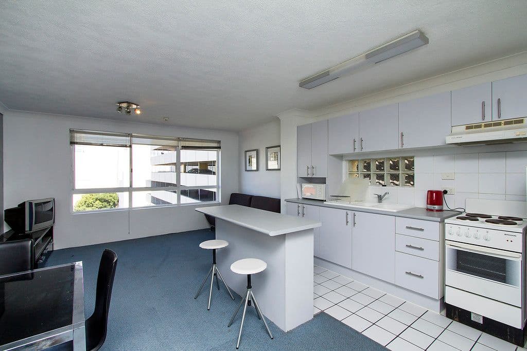35 'Grandview Apartments' 30 Marine Parade, SOUTHPORT QLD 4215, Southport - Thumbnail 3