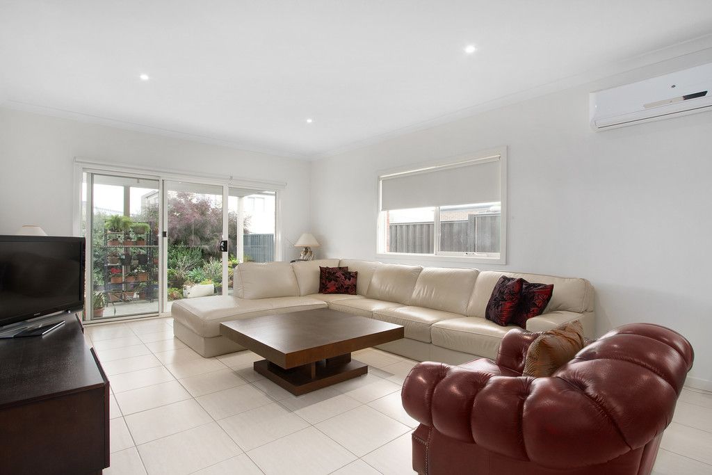 50 Edgeware Close, Pakenham VIC 3810, Pakenham - Thumbnail 4