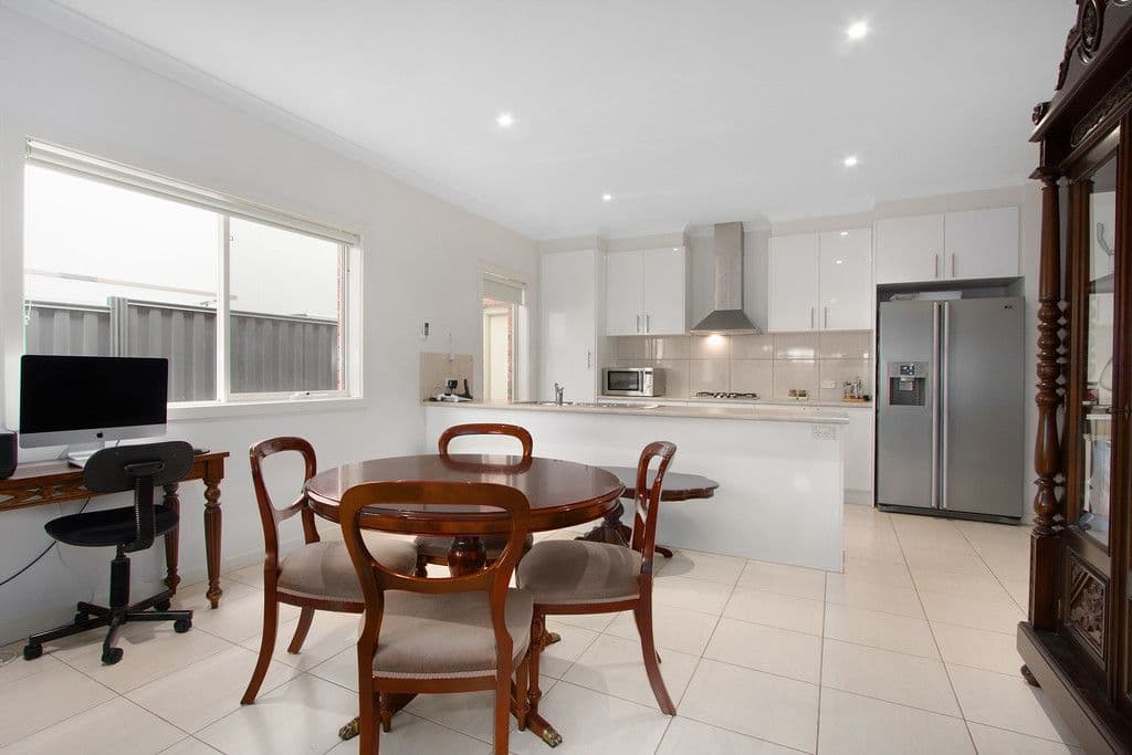 50 Edgeware Close, Pakenham VIC 3810, Pakenham - Thumbnail 5