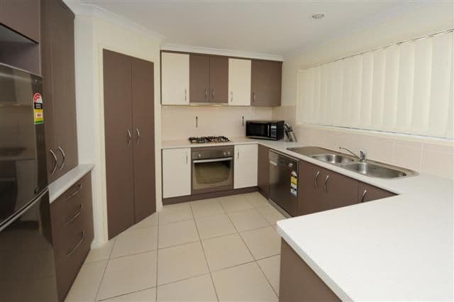 57 Barney Street, GLADSTONE QLD 4680, Gladstone - Thumbnail 2