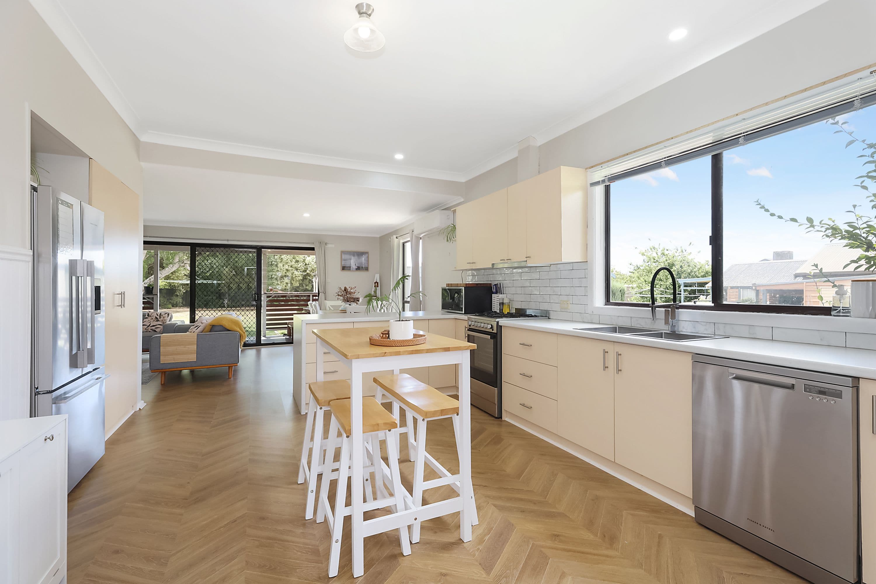10 Smith Street, Cobden VIC 3266, Cobden - Thumbnail 3