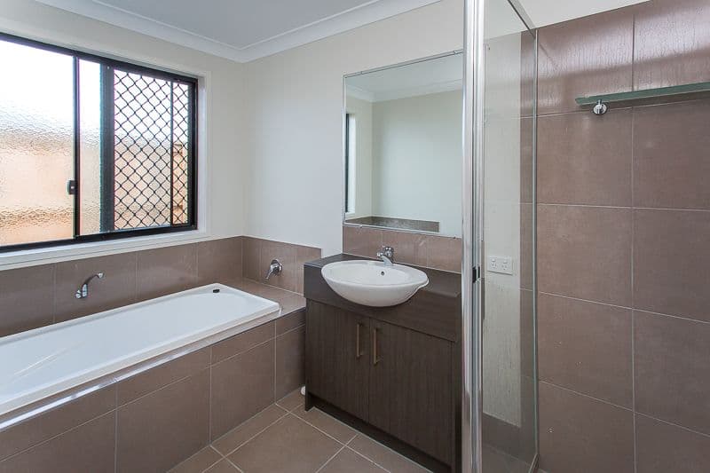 7 Bensara Crescent, BEACONSFIELD QLD 4740, Beaconsfield - Thumbnail 5