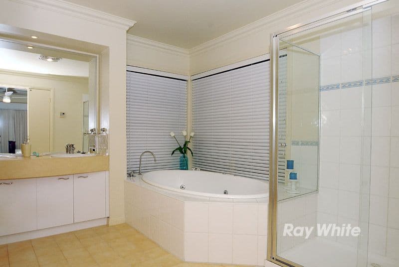 2 Purbeck Place, Narre Warren South VIC 3805, Narre Warren South - Thumbnail 3