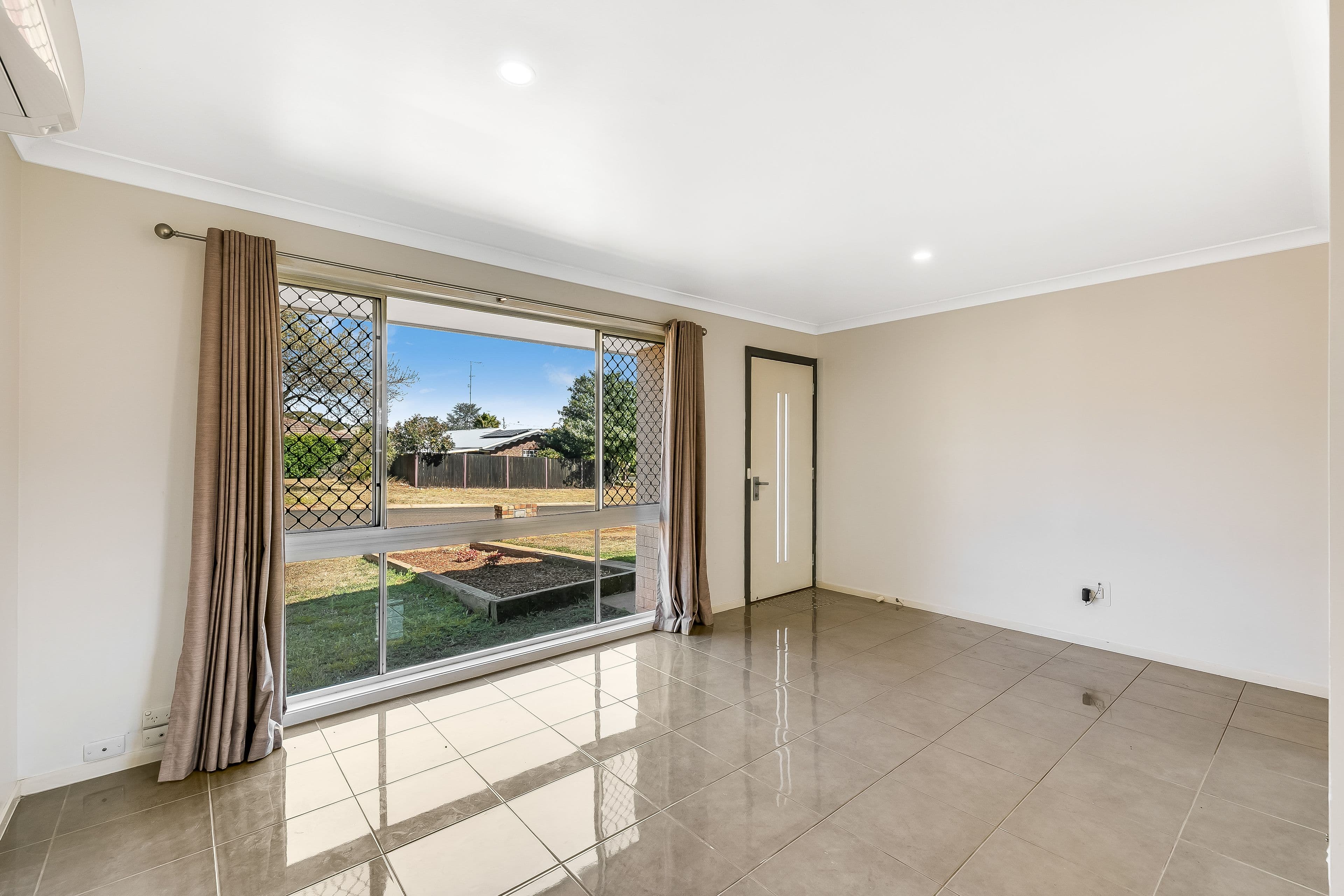 27 Lindberg Street, Wilsonton QLD 4350, Wilsonton - Thumbnail 2