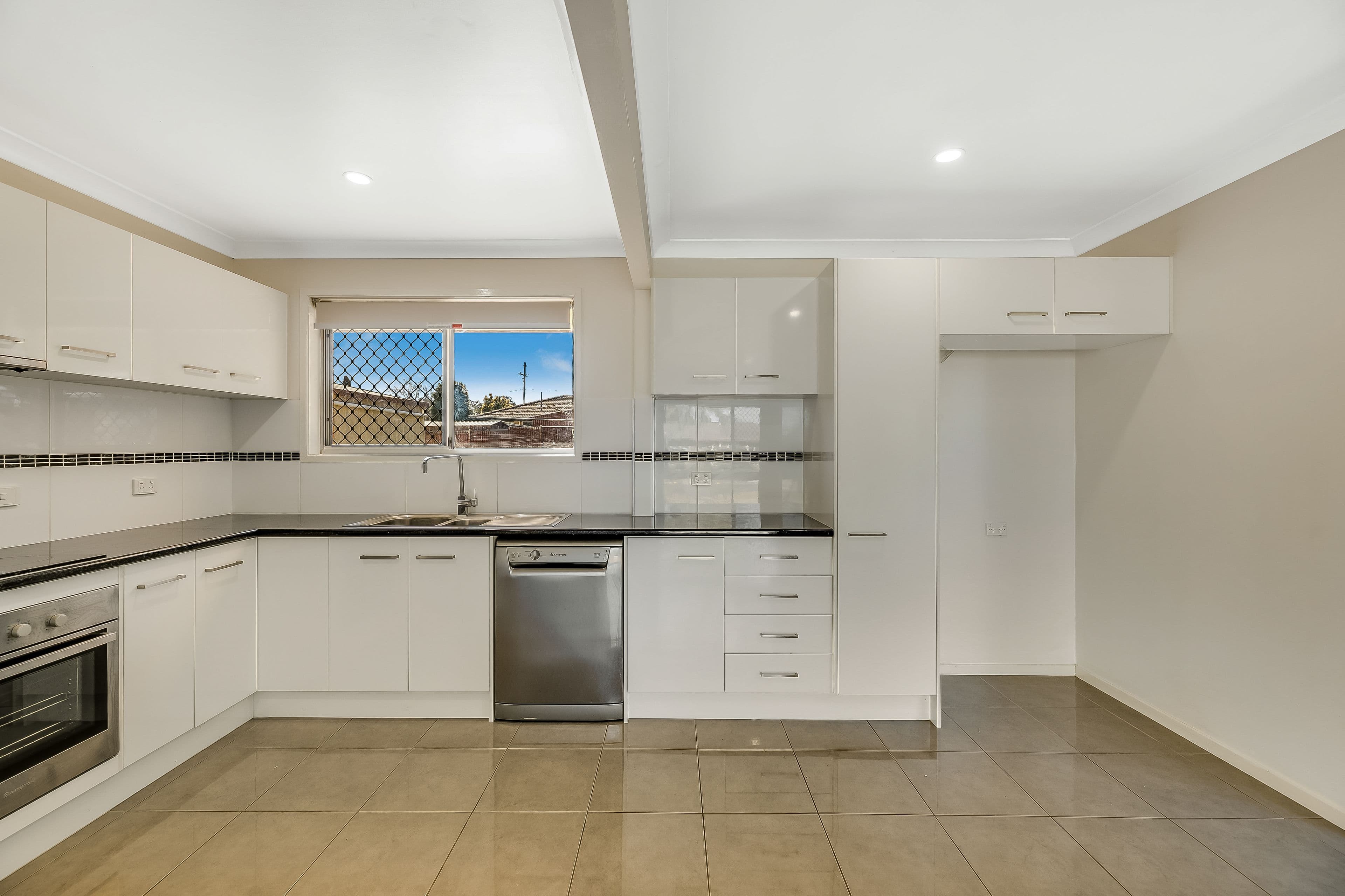 27 Lindberg Street, Wilsonton QLD 4350, Wilsonton - Thumbnail 3