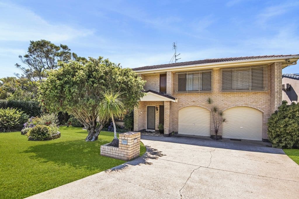 5 Echuca Crescent, Banora Point - Image 1