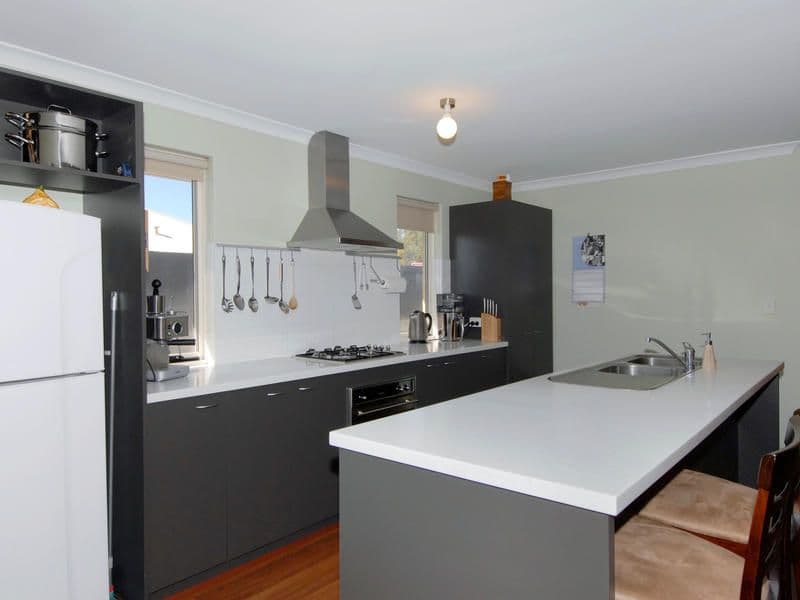 22 Corymbia Green, BALDIVIS WA 6171, Baldivis - Thumbnail 2